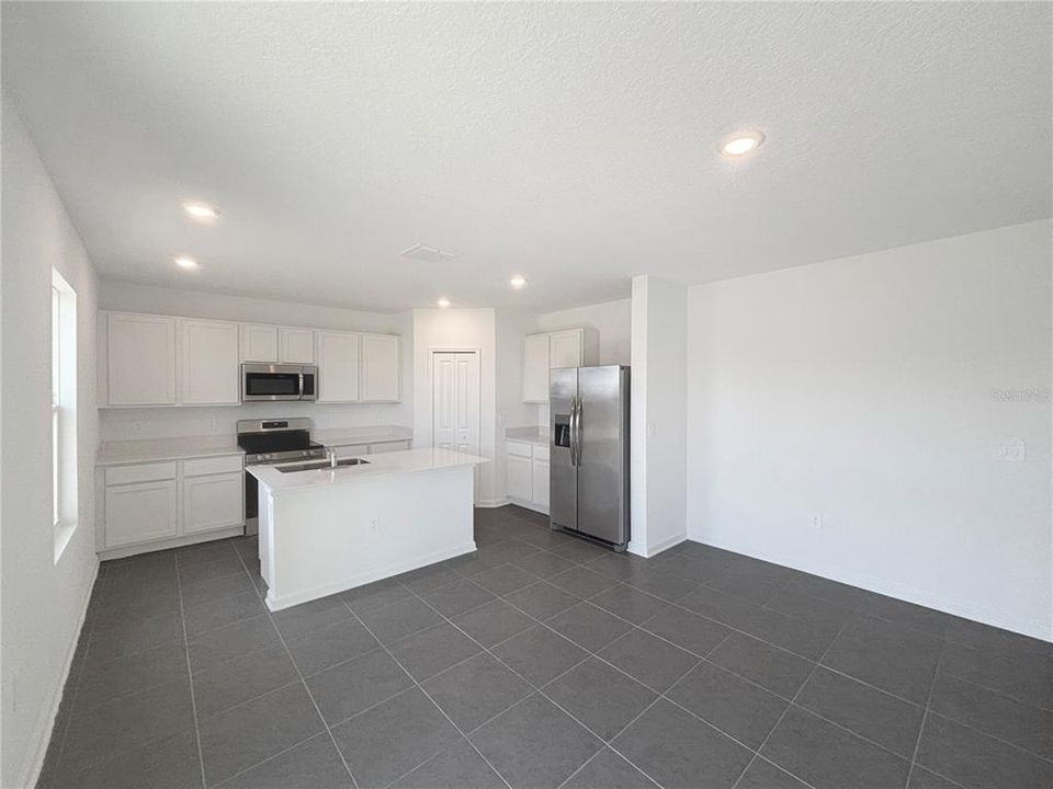 En Renta: $2,600 (5 camas, 3 baños, 2451 Pies cuadrados)