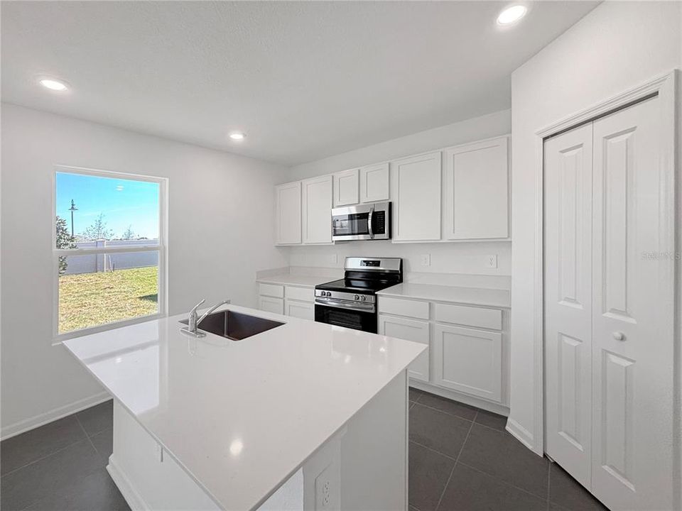 En Renta: $2,600 (5 camas, 3 baños, 2451 Pies cuadrados)