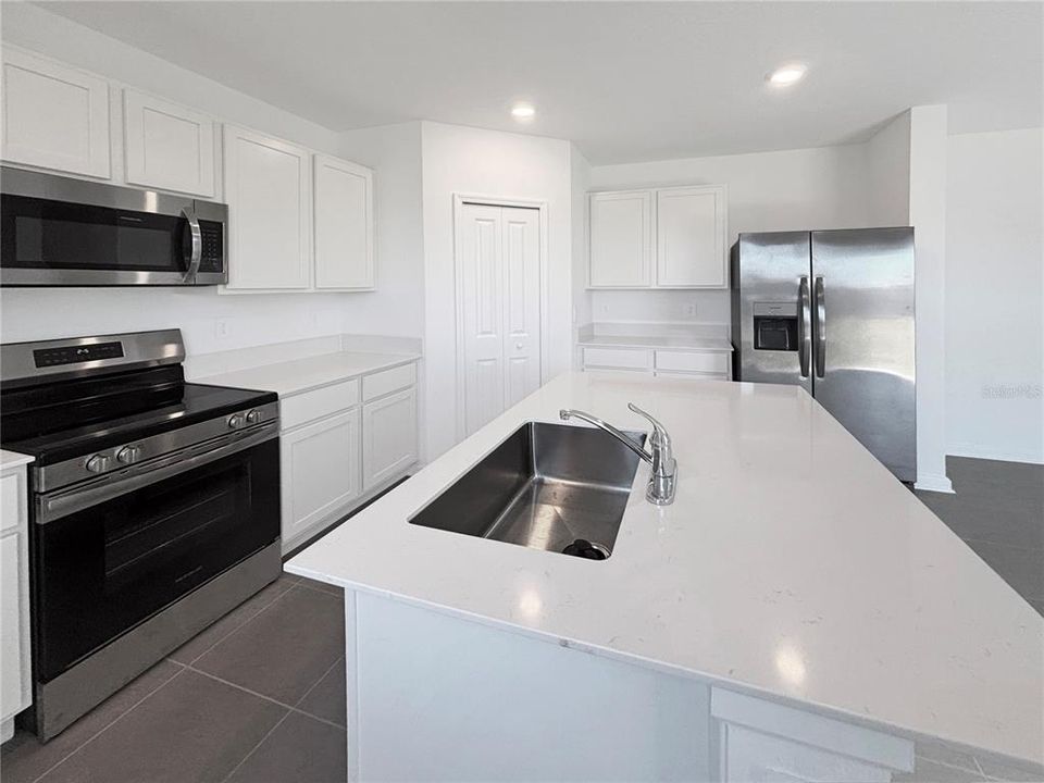 En Renta: $2,600 (5 camas, 3 baños, 2451 Pies cuadrados)