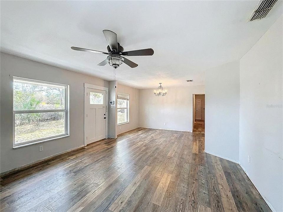 En Venta: $399,900 (3 camas, 2 baños, 1248 Pies cuadrados)