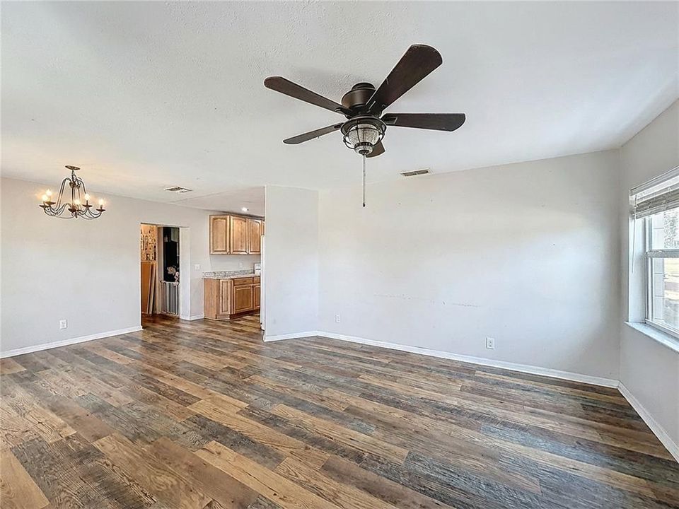 En Venta: $399,900 (3 camas, 2 baños, 1248 Pies cuadrados)