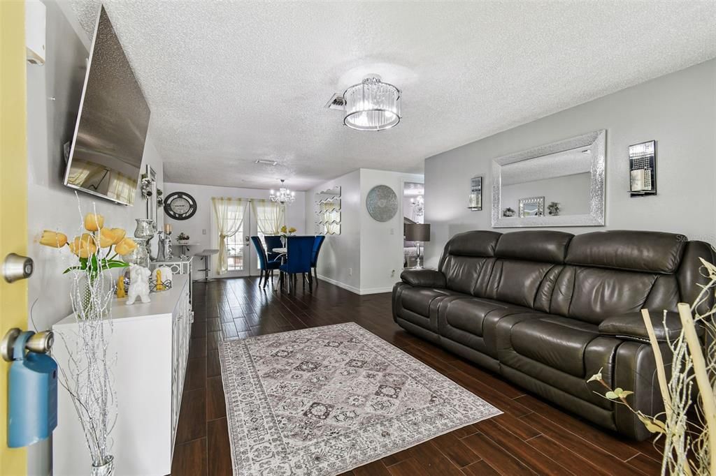 En Venta: $360,000 (3 camas, 2 baños, 1006 Pies cuadrados)