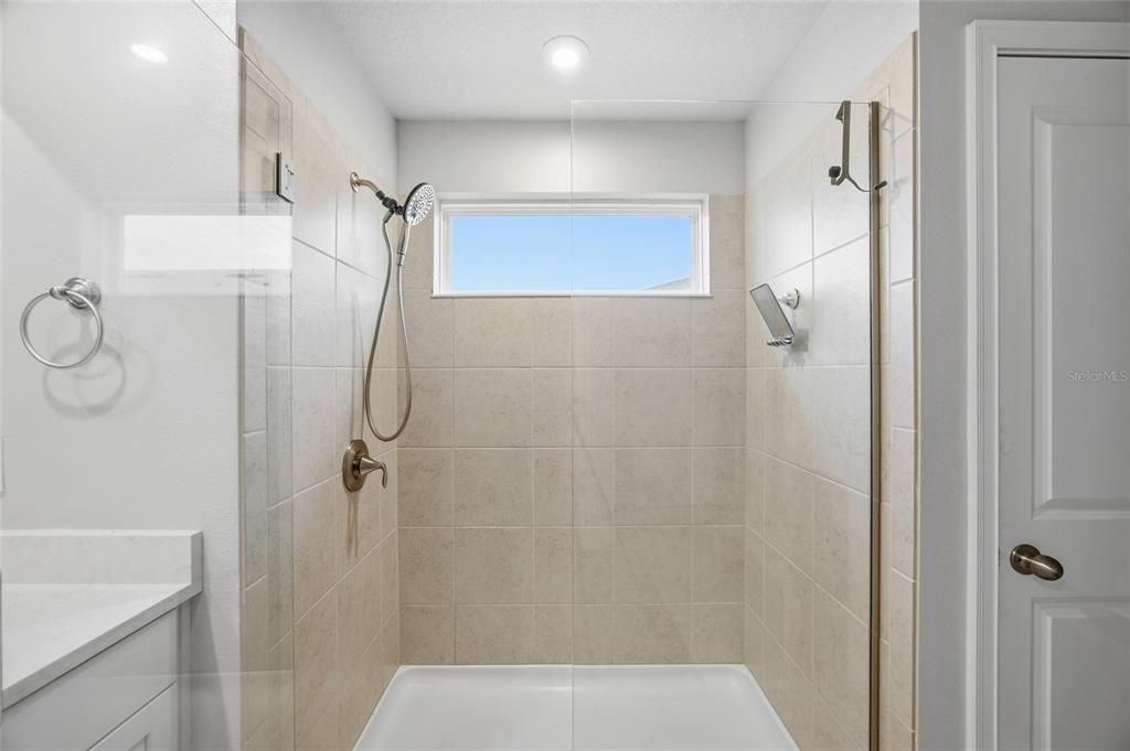 En Venta: $460,000 (3 camas, 2 baños, 2281 Pies cuadrados)