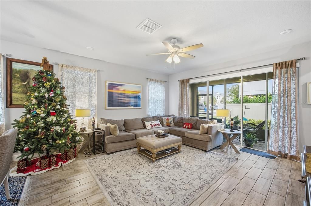 En Venta: $460,000 (3 camas, 2 baños, 2281 Pies cuadrados)