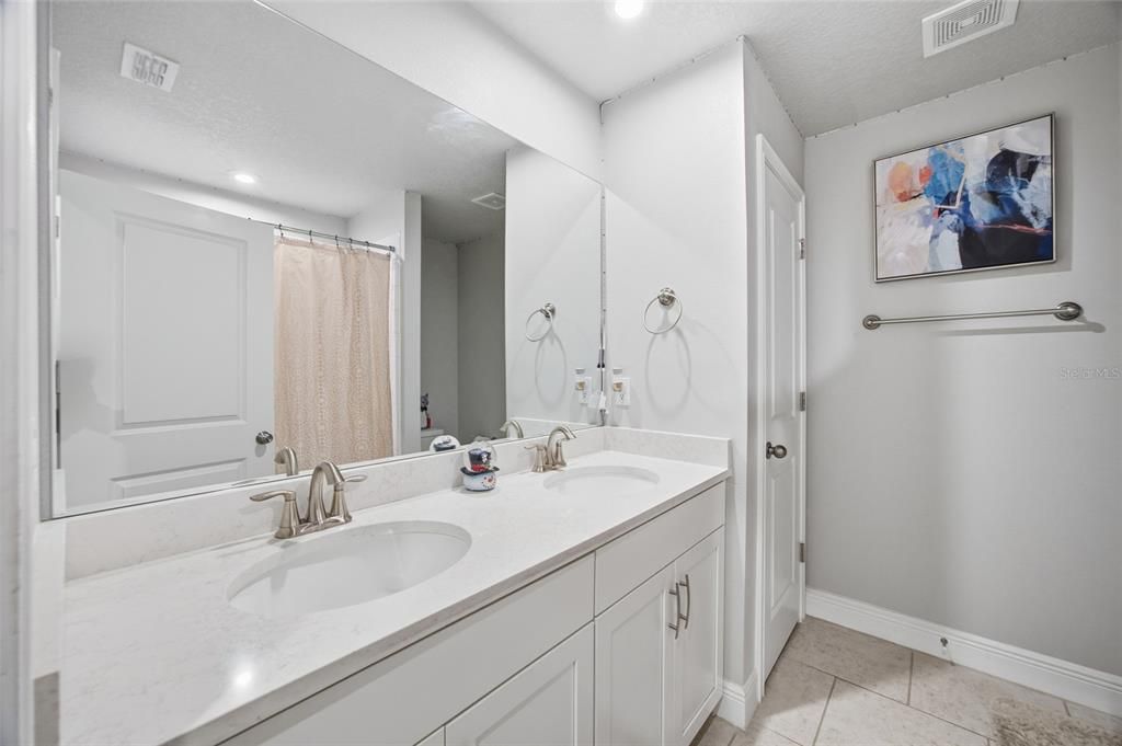 En Venta: $460,000 (3 camas, 2 baños, 2281 Pies cuadrados)