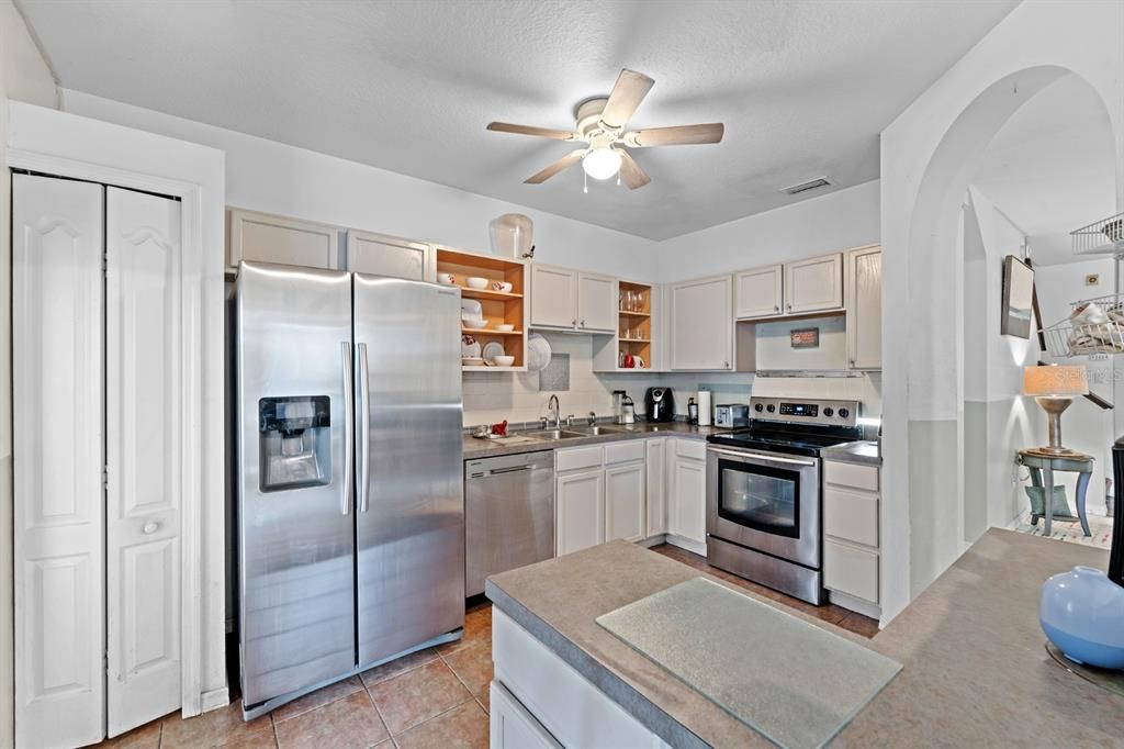 En Venta: $299,900 (4 camas, 2 baños, 1754 Pies cuadrados)