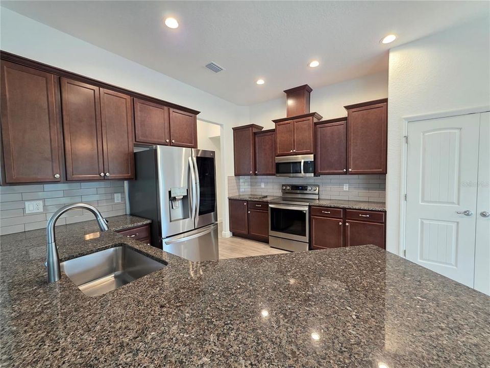 待售: $450,000 (3 贝兹, 2 浴室, 1967 平方英尺)