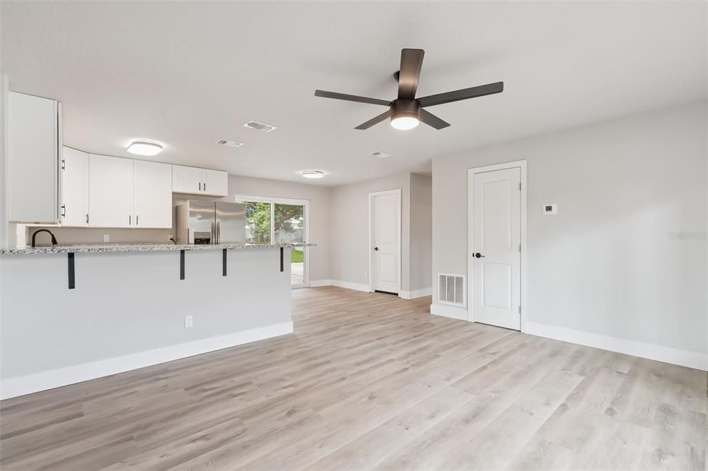 For Sale: $335,000 (3 beds, 1 baths, 1188 Square Feet)