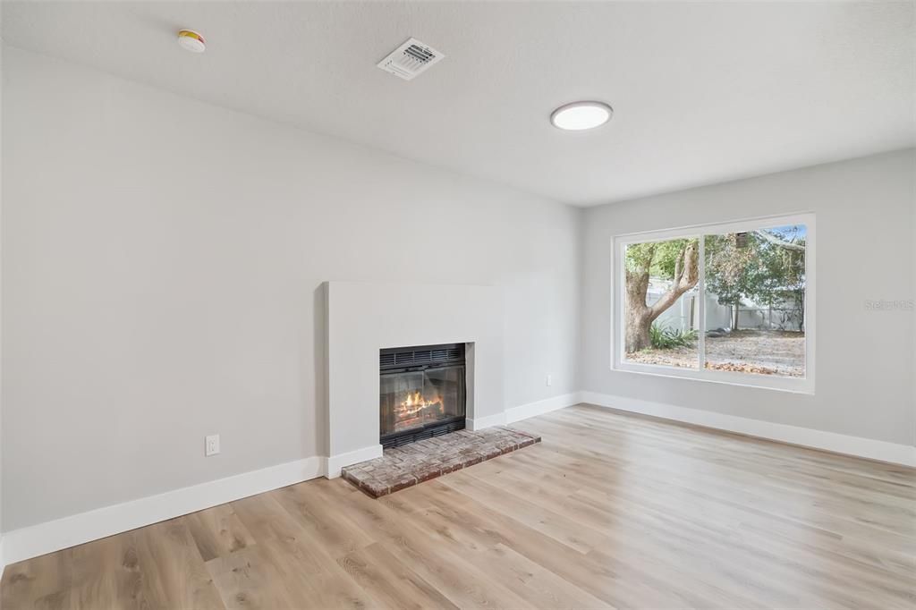 For Sale: $335,000 (3 beds, 1 baths, 1188 Square Feet)