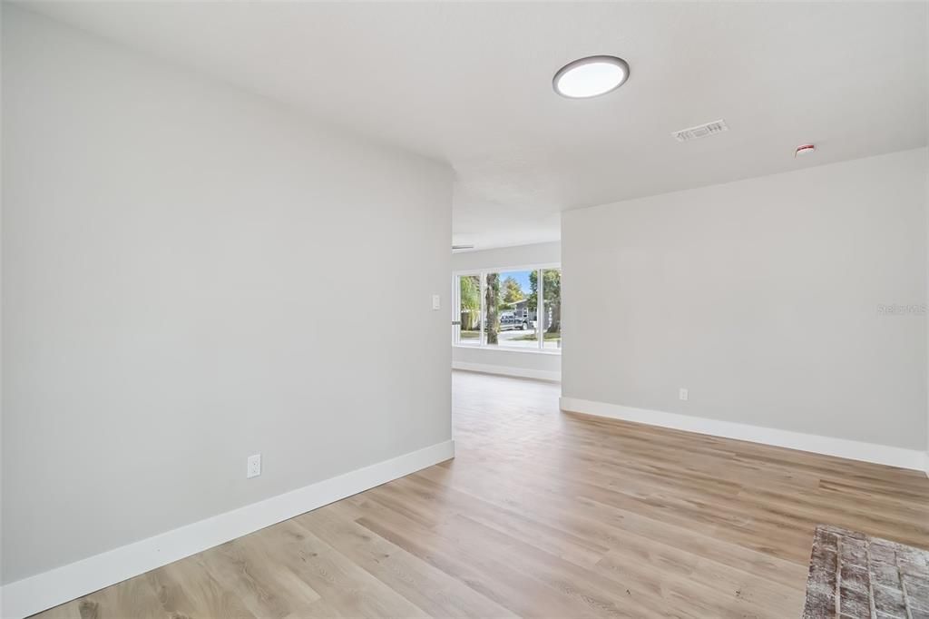 For Sale: $335,000 (3 beds, 1 baths, 1188 Square Feet)