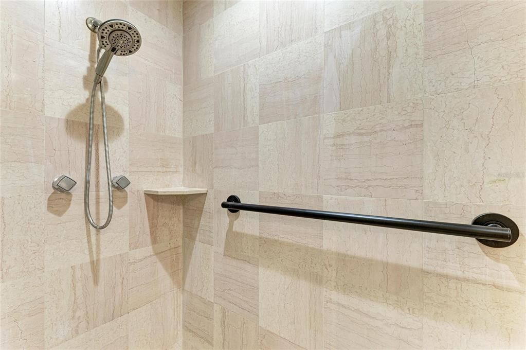 出租: $20,000 (4 贝兹, 4 浴室, 2943 平方英尺)