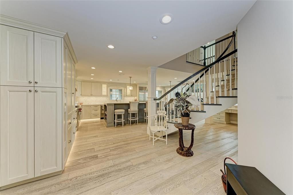 出租: $20,000 (4 贝兹, 4 浴室, 2943 平方英尺)