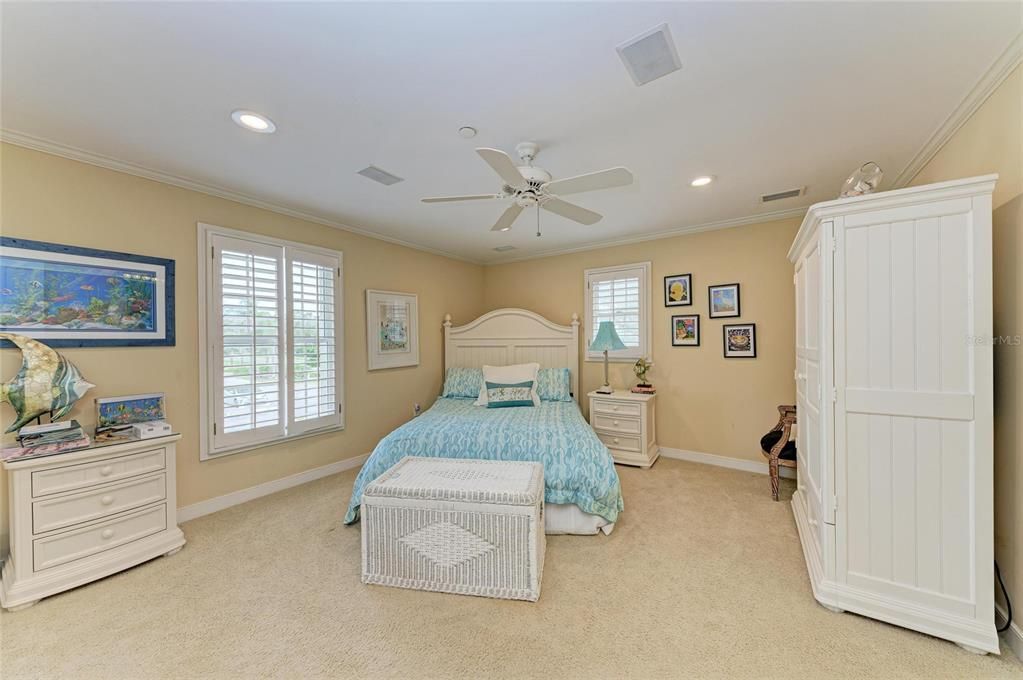 出租: $20,000 (4 贝兹, 4 浴室, 2943 平方英尺)