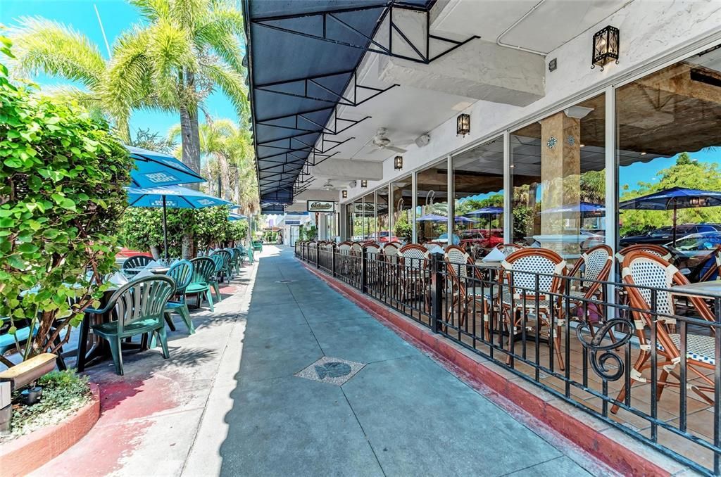 出租: $20,000 (4 贝兹, 4 浴室, 2943 平方英尺)