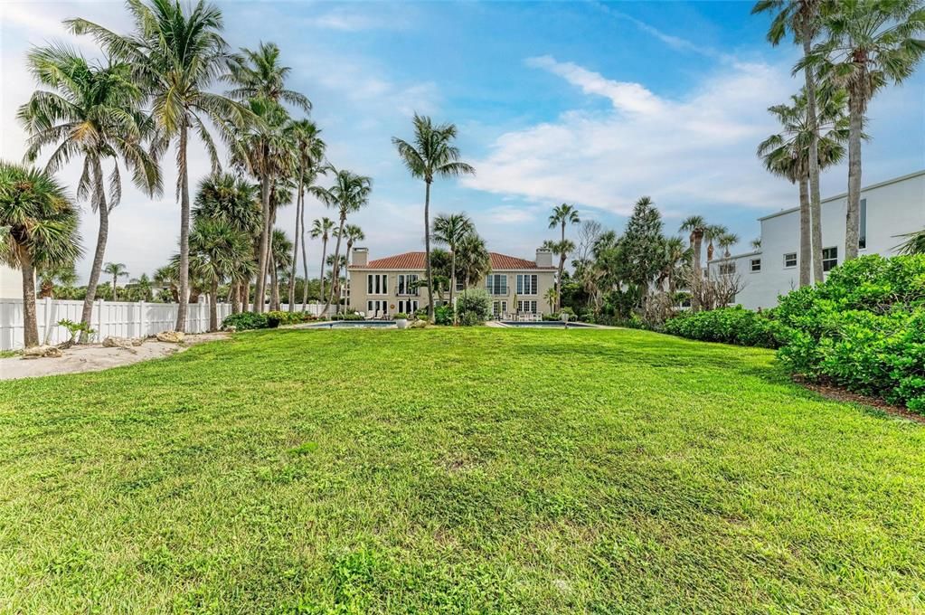 出租: $20,000 (4 贝兹, 4 浴室, 2943 平方英尺)