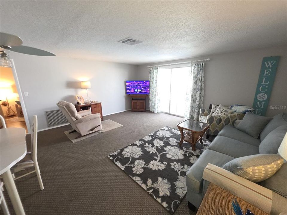 На продажу: $250,000 (2 спален, 1 ванн, 1152 Квадратных фут)