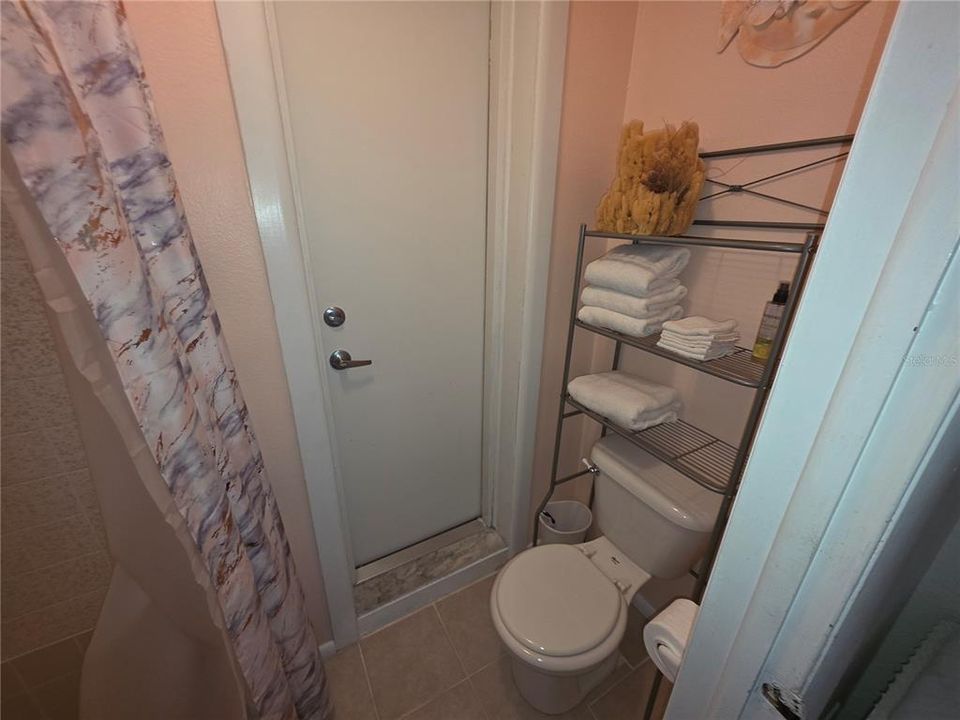 На продажу: $250,000 (2 спален, 1 ванн, 1152 Квадратных фут)