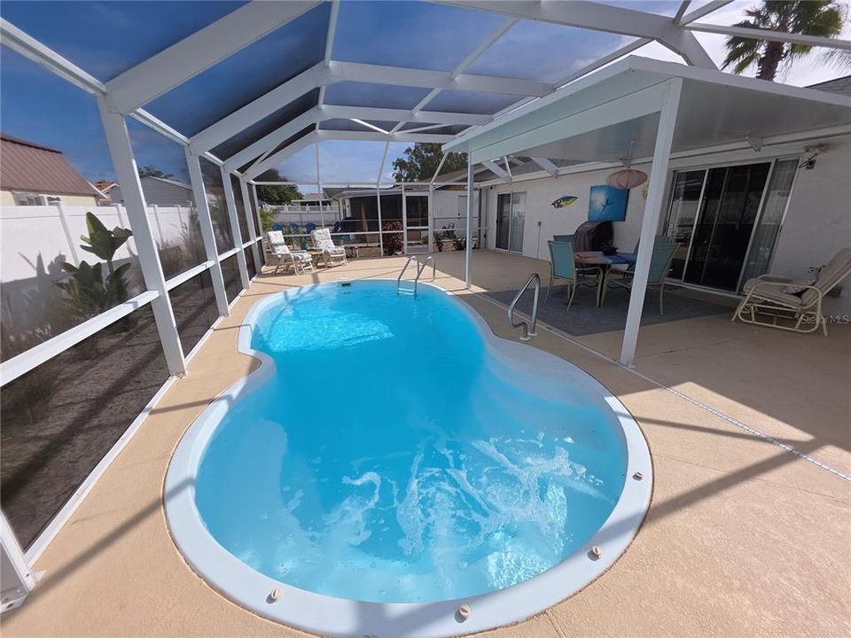 На продажу: $250,000 (2 спален, 1 ванн, 1152 Квадратных фут)