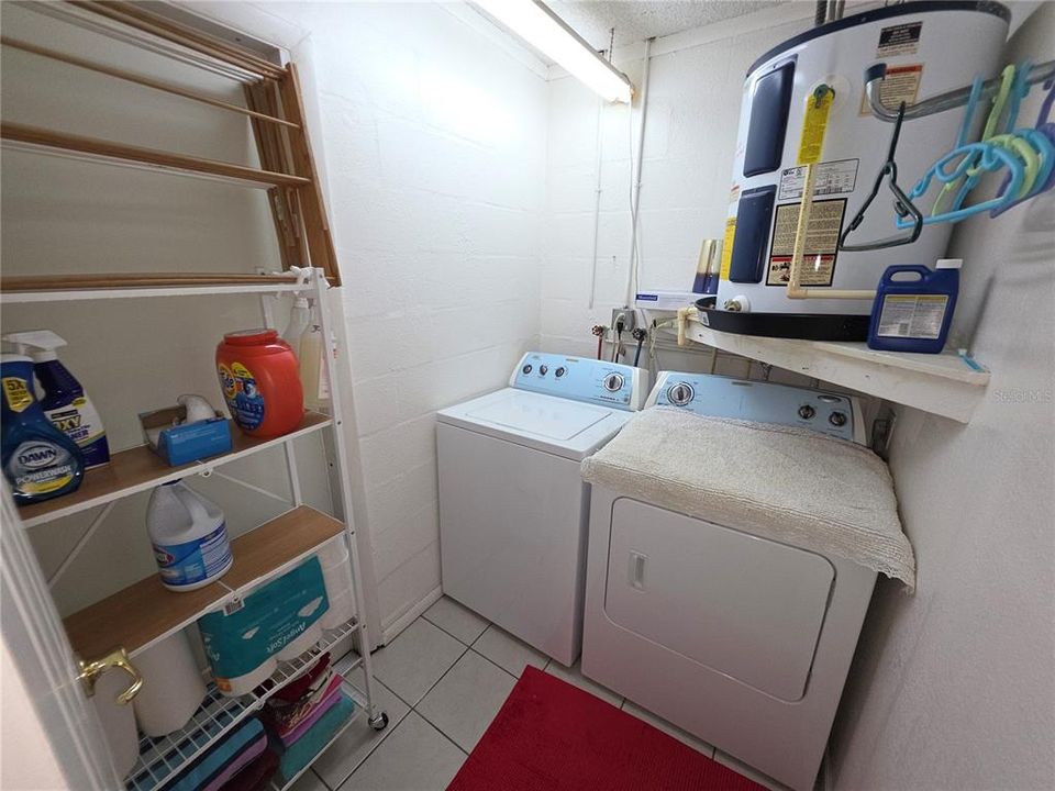 На продажу: $250,000 (2 спален, 1 ванн, 1152 Квадратных фут)