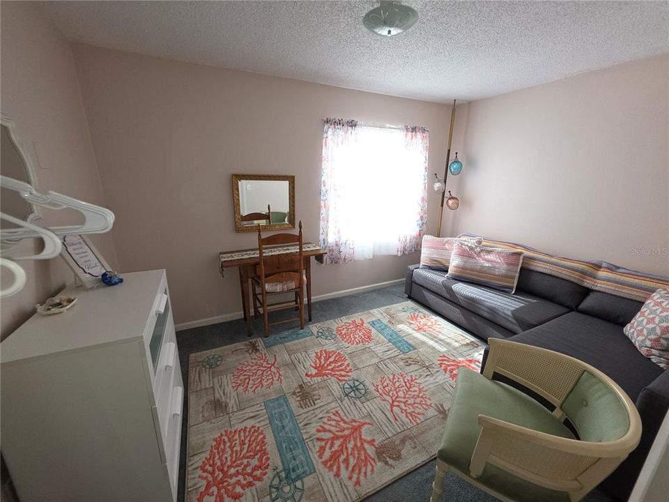 На продажу: $250,000 (2 спален, 1 ванн, 1152 Квадратных фут)