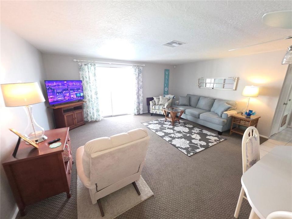 На продажу: $250,000 (2 спален, 1 ванн, 1152 Квадратных фут)