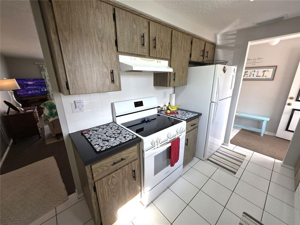 На продажу: $250,000 (2 спален, 1 ванн, 1152 Квадратных фут)