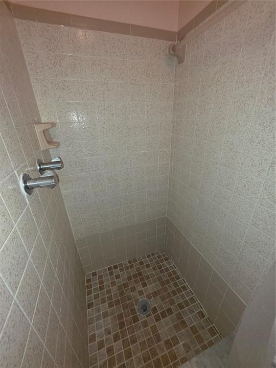 На продажу: $250,000 (2 спален, 1 ванн, 1152 Квадратных фут)