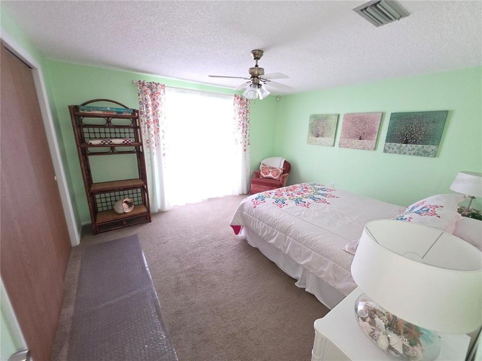 На продажу: $250,000 (2 спален, 1 ванн, 1152 Квадратных фут)