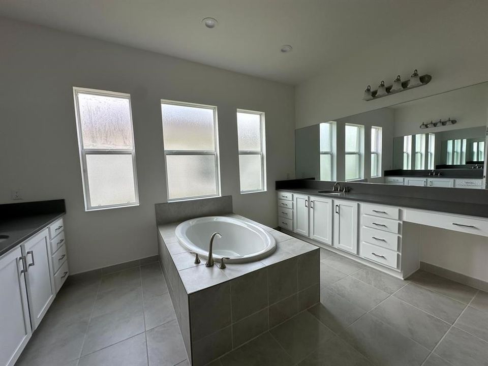 В аренду: $5,500 (5 спален, 5 ванн, 4501 Квадратных фут)