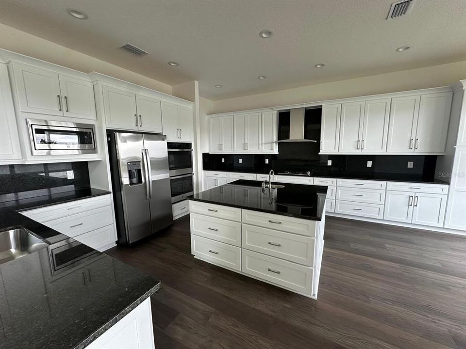 В аренду: $5,500 (5 спален, 5 ванн, 4501 Квадратных фут)