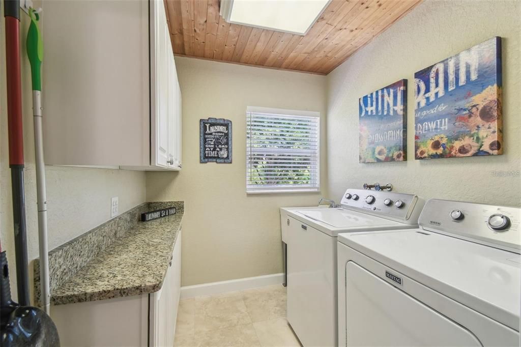 For Sale: $550,000 (3 beds, 2 baths, 1785 Square Feet)