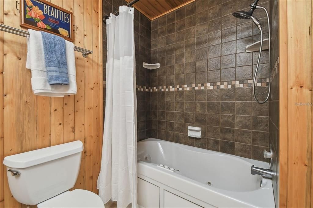 For Sale: $550,000 (3 beds, 2 baths, 1785 Square Feet)