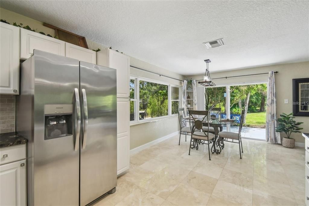 For Sale: $550,000 (3 beds, 2 baths, 1785 Square Feet)