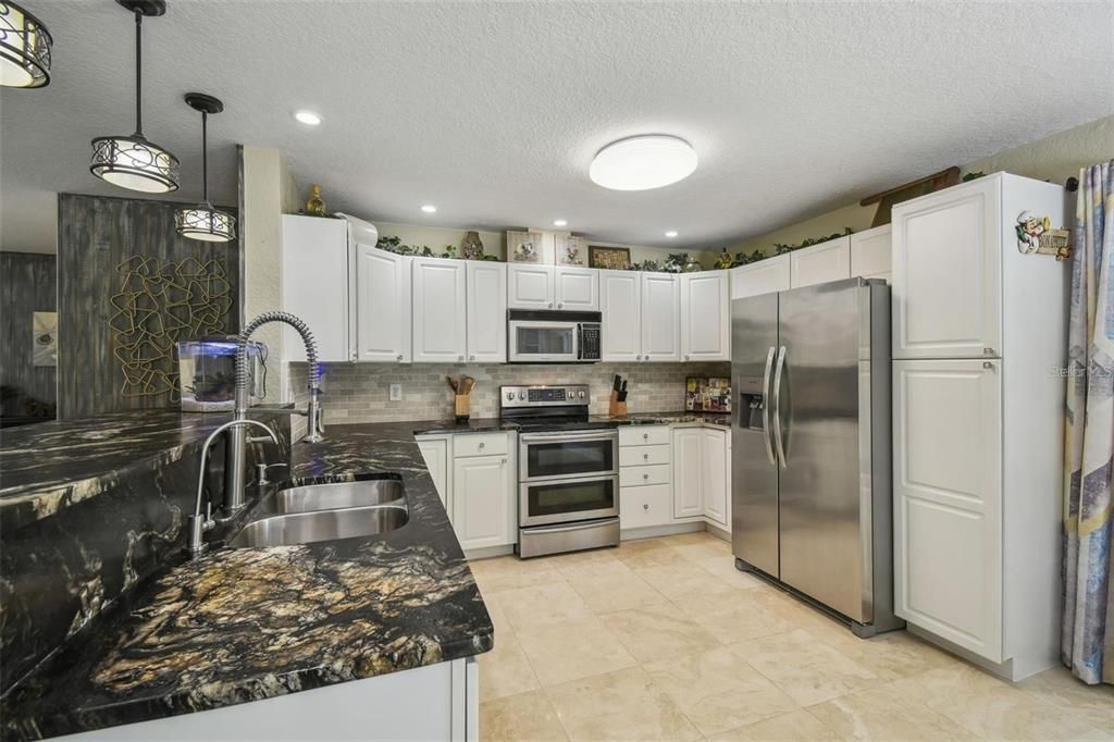 For Sale: $550,000 (3 beds, 2 baths, 1785 Square Feet)