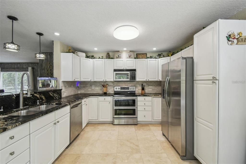 For Sale: $550,000 (3 beds, 2 baths, 1785 Square Feet)