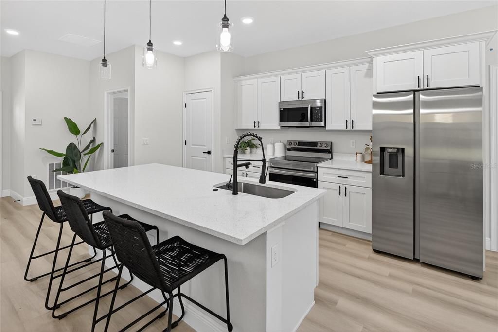 待售: $302,000 (4 贝兹, 2 浴室, 1833 平方英尺)