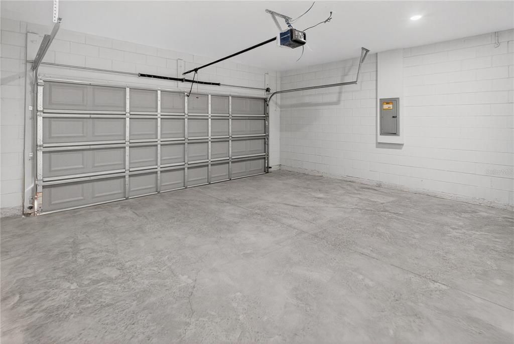 待售: $302,000 (4 贝兹, 2 浴室, 1833 平方英尺)