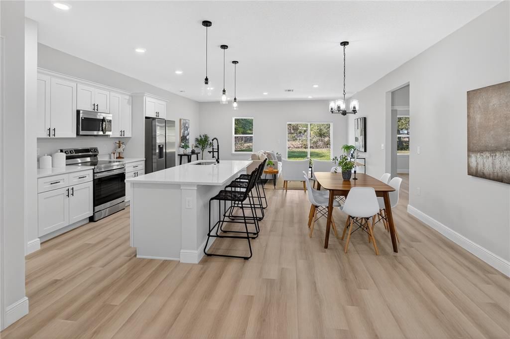 待售: $302,000 (4 贝兹, 2 浴室, 1833 平方英尺)