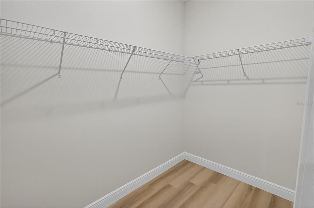 待售: $302,000 (4 贝兹, 2 浴室, 1833 平方英尺)