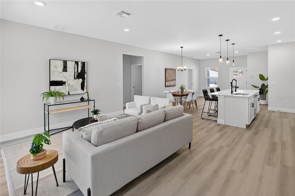 待售: $302,000 (4 贝兹, 2 浴室, 1833 平方英尺)