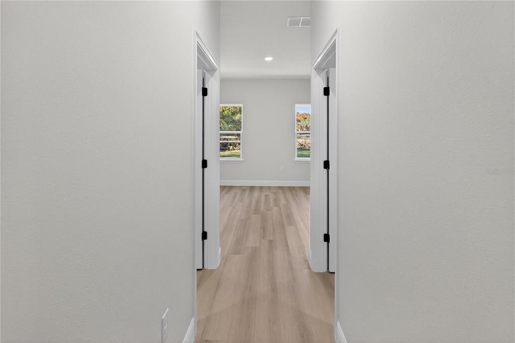 待售: $302,000 (4 贝兹, 2 浴室, 1833 平方英尺)