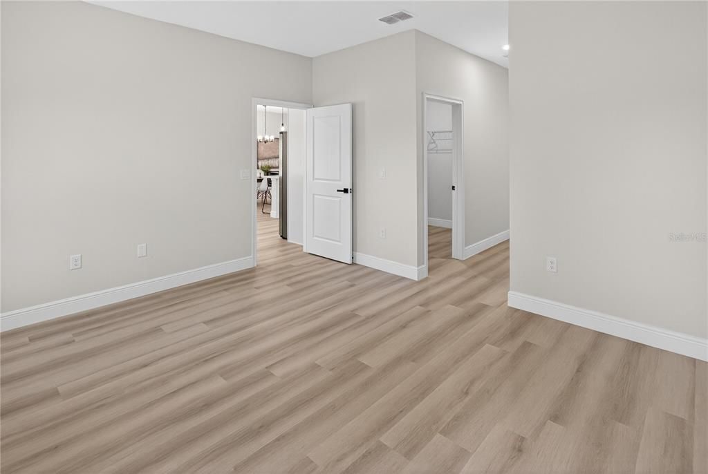 待售: $302,000 (4 贝兹, 2 浴室, 1833 平方英尺)