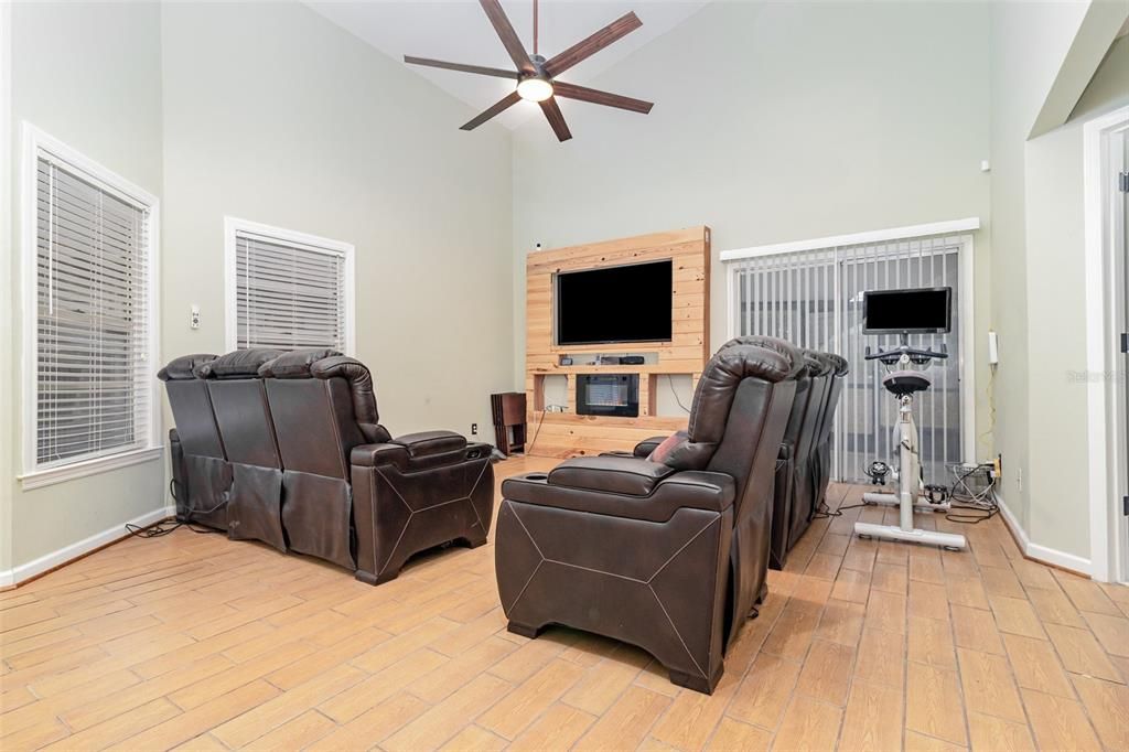 For Sale: $339,900 (4 beds, 2 baths, 1467 Square Feet)