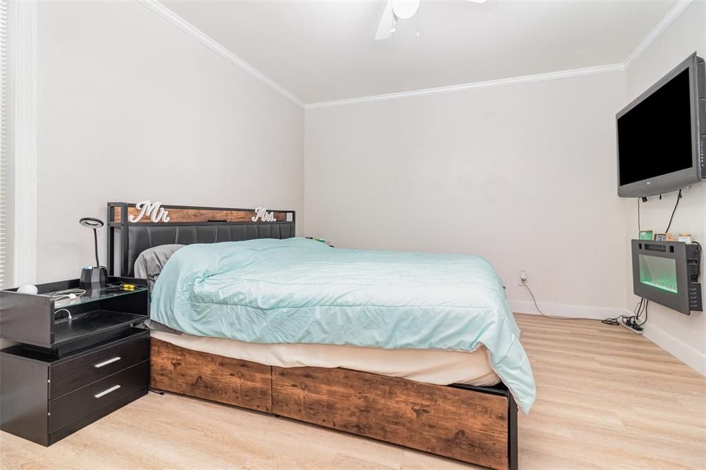 For Sale: $339,900 (4 beds, 2 baths, 1467 Square Feet)