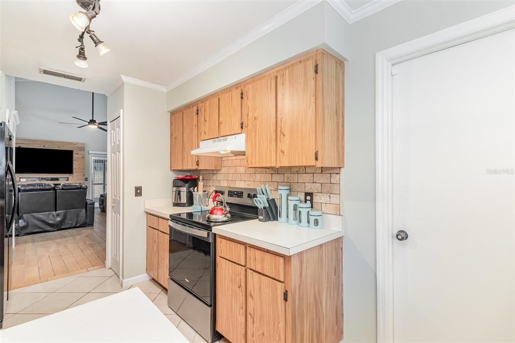 For Sale: $339,900 (4 beds, 2 baths, 1467 Square Feet)