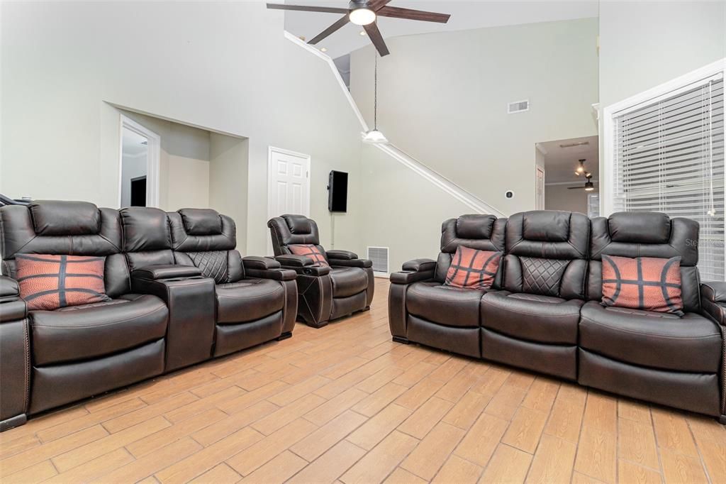 For Sale: $339,900 (4 beds, 2 baths, 1467 Square Feet)