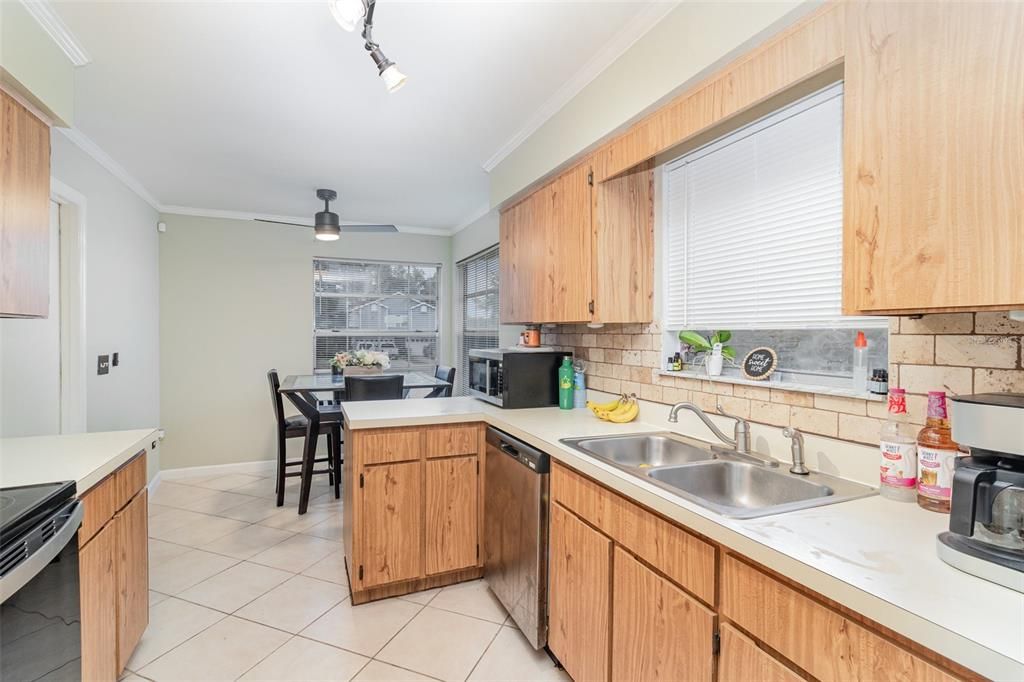 For Sale: $339,900 (4 beds, 2 baths, 1467 Square Feet)