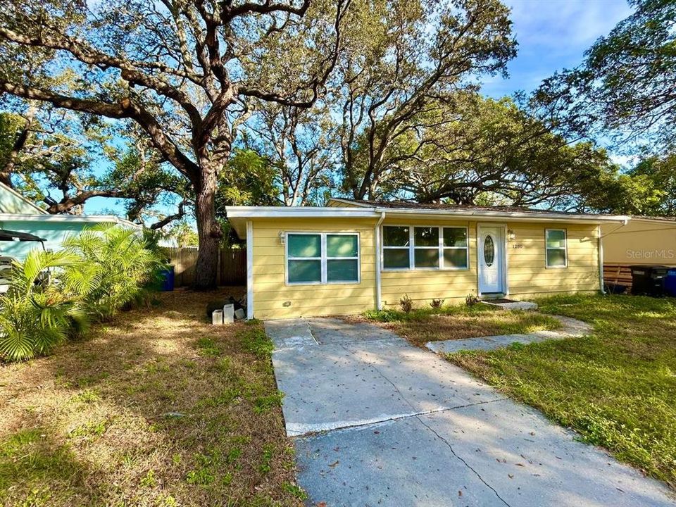 出租: $2,125 (3 贝兹, 1 浴室, 922 平方英尺)