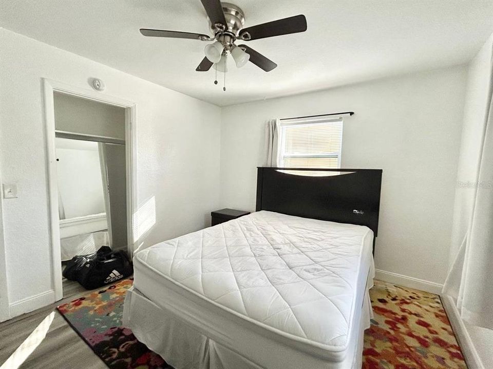 出租: $2,125 (3 贝兹, 1 浴室, 922 平方英尺)