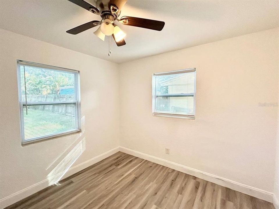 出租: $2,125 (3 贝兹, 1 浴室, 922 平方英尺)